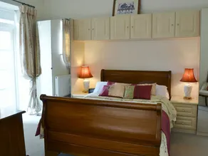 1 bedroom accommodation in Axminster - Image 3