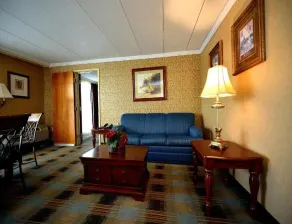 River-view Room, King Suite with Jetted tub and Ba - Image 5