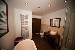 Ancienne maison vigneronne française rénovée du 19e siècle (à pied de la rivière et des commerces) - Image 3