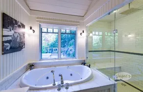 Immaculate, Resort-Like Property on Lake Rosseau! - Image 4