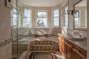 Large 5 bedroom, standalone home with private hot tub, BBQ and pet friendly too! - Image 3