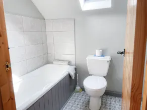 Sweetbriar Holiday Cottage by Trident Holiday Homes - Image 2
