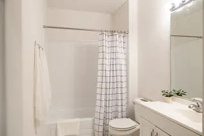 Spacious Home w/ King bed! Fenced Yard - Image 3