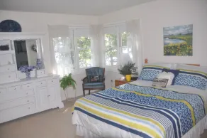 Lakefront Large Lodge in quiet bay~ Pontoon Rental Available - Image 3