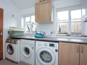 8 bedroom accommodation in Brixham - Image 4