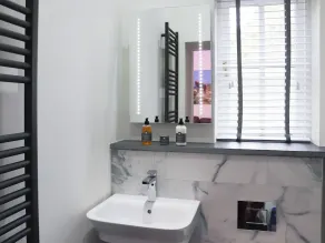 2 bedroom accommodation in Conwy Town - Image 2