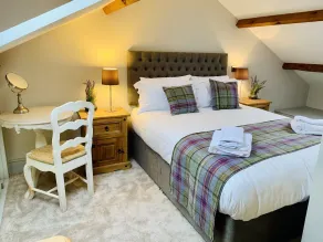 One bed Detached Converted Barn With Panoramic Views of the Wharf & Aire Valley - Image 3