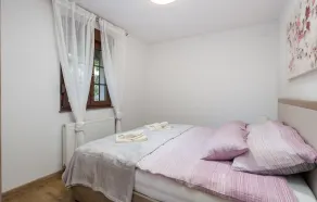 Luxurious Home In Otocac - Image 4