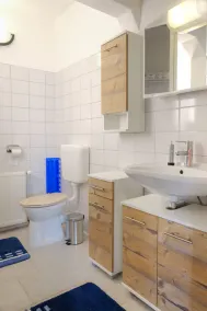 Apartamento com terraço com vista idílica para o lago da vila - Image 2