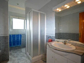 Geräumiges Ferienhaus: Pool, A/C, WLAN, Garten, Grill, Klavier - für Familien ideal! - Image 3