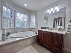 Fantastisches 5 Schlafzimmer, 4 Badezimmer mit neuem Pool und Whirlpool - Image 5