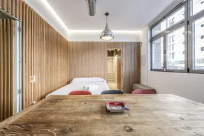 loft reformado de diseño de alquiler temporal - Image 5