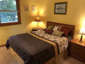 Cozy 2 bedrm apart with full kitchen surrounded by woods 25 mins from Milwaukee - Image 5