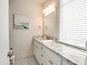 Carlton Landing-Cozy cottage nestled on lower Boardwalk! - Image 4