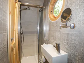 WOODLAND POD, pet friendly, country holiday cottage in Corwen - Image 3