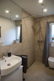 Moderne Wohnung im Grünen mit privatem Garten - Image 3
