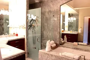 Luxury on the beach at The Palms - Image 2