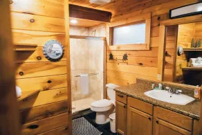 Ole Red Retreat - 10 minutes to Gatlinburg & Great Smoky Mountains - Image 4