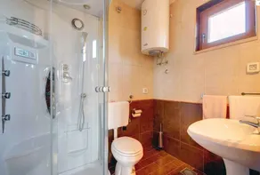Villa with pool, sauna and fitness - Image 4