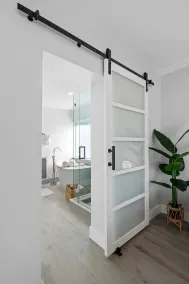 Bungalow East - Luxury Vacation Rental - Image 4