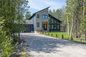 Luxury oasis in the woods, less than five minutes from the beach! - Image 5