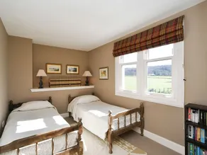4 bedroom accommodation in Port Appin - Image 5