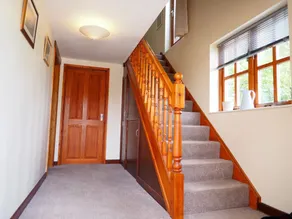 Hébergement spacieux de deux chambres dans un cadre rural idyllique - Image 2