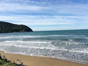leuchtendes ruhiges Anwesen nur fünf Minuten vom einzigartig schönen Strand entfernt - Image 3