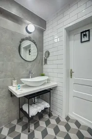 Spacious flat close to the American Embassy, free parking place - Image 3