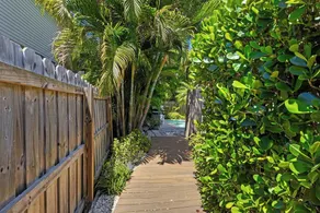¡Venta de primavera! ¡Precio reducido hasta el 31 de mayo! Island Time: Hermosa casa familiar con piscina privada ¡A solo 1 cuadra de Pine Ave! - Image 5