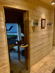 Cottage on the lake with sauna and whirlpool - Image 3