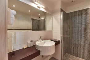 Apartment in an apartment complex - Image 3