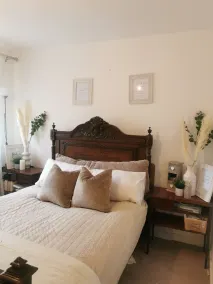 Modern Coach House - Image 4