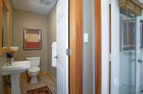 2 soveværelser, 2. 5 bade: Ski ind / ski ud, Gas pejs, Camp 4 Hot Tub.<br><br>Master Bedroom: Pillowtop K - Image 3
