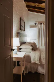 Stylish Lakefront Cottage Retreat in Parry Sound - Image 5