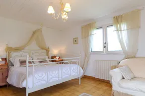 Secure, gated, fenced pool, quiet rural location, Air Con. Near historic towns - Image 5