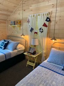 Waterfront Lakefront Cottage, Sleeps 6. Parking. - Image 5