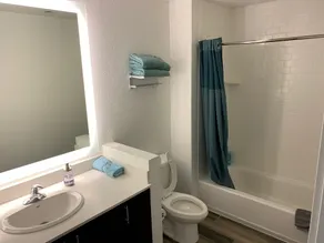 Newer private Studio in a great location - Image 3