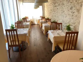 Hotel Romeo - Image 5