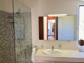 Beautiful villa for 6 people by the sea with a great pool - Image 3