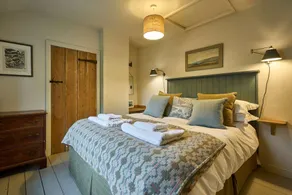 Host & Stay - Woodcutters Cottage - Image 5