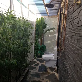 Magnífica casa de piscina moderna de mediados de siglo entre CBD / Glenelg. Duerme 20 - Image 3