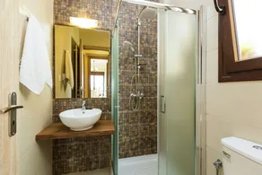 Villa in Arkadi with Private Pool & Sea Nearby - Image 2