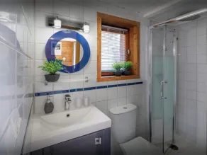 Chalet Morclan - family retreat for 8, jacuzzi & great views - OVO Network - Image 4