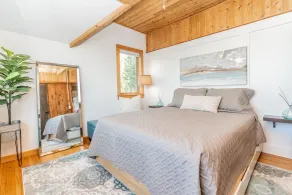 Lakefront Cottage - Best of Both - Image 4