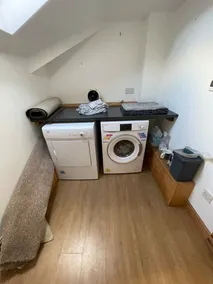 Lovely 3 bed flat above village restaurant - Image 2