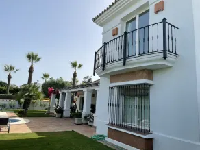 5star A/C villa, 5 min beach & marina w bars refurb. pool & garden.  - Image 1