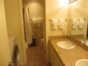 Smukke creekside condo 2 soveværelser og 2 badeværelser - Image 3