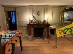 Chateau à 2 Minutes de la Plage / 2 Minutes From the Beach - Image 2