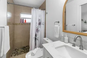 Minutes to beaches and downtown- 3 bed house- coastal tropical living - Image 4
